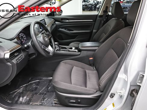 Used 2023 Nissan Altima 2.5 SV FWD image 14