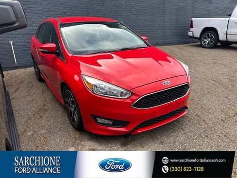 Used 2016 Ford Focus SE w/ SE Sport Package FWD image 1