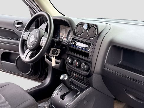 Used 2016 Jeep Patriot Sport w/ Power Value Group image 5