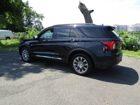 Used 2025 Ford Explorer Active w/ Active Comfort Package AWD/4WD image 5