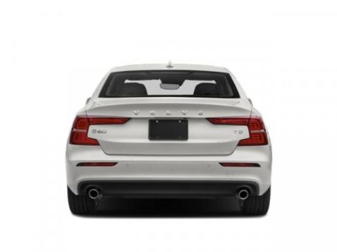 Used 2021 Volvo S60 T5 Momentum w/ Premium Package image 5