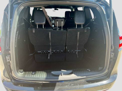 Used 2025 Chrysler Pacifica Select image 25
