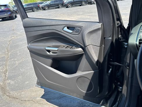 Used 2019 Ford Escape Titanium FWD image 17