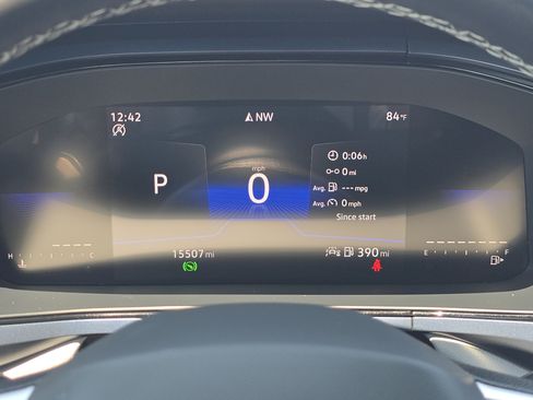 Used 2023 Volkswagen Taos SE w/ Panoramic Sunroof Package FWD image 22