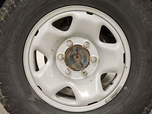 Used 2023 Toyota Tacoma SR image 5