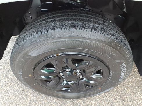 Used 2022 Toyota Tundra SR w/ SR Tow Package AWD/4WD image 10