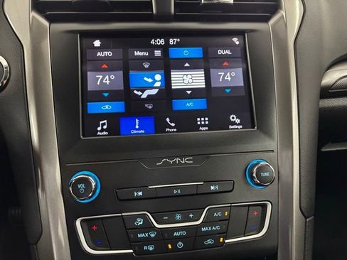 Used 2019 Ford Fusion SE FWD image 21