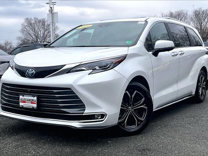 Used 2025 Toyota Sienna Platinum