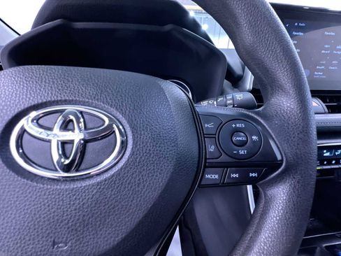 Used 2025 Toyota RAV4 XLE image 21