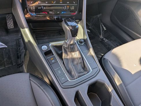 New 2026 Volkswagen Jetta SE FWD image 21