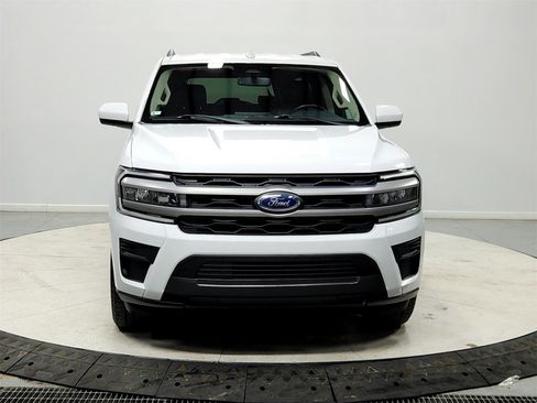 Used 2024 Ford Expedition Max XLT image 2