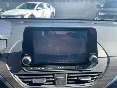 Used 2025 Nissan Altima 2.5 SV image 23