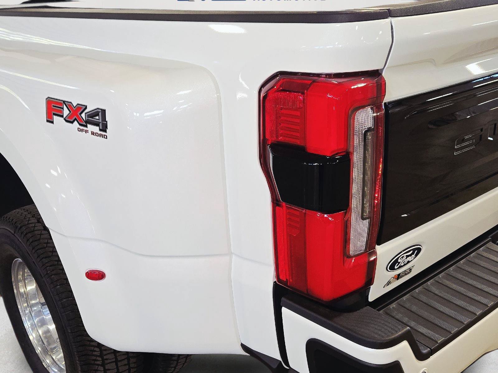 New 2027 Ford F350 Lariat w/ Black Appearance Package AWD/4WD image 16