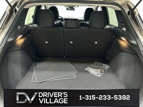 Used 2025 Nissan Kicks SV AWD/4WD image 21
