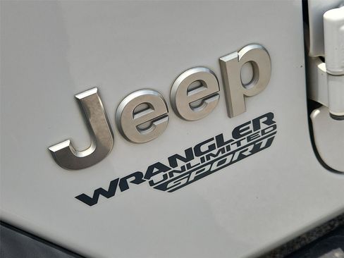 Used 2018 Jeep Wrangler Unlimited Sport S AWD/4WD image 30