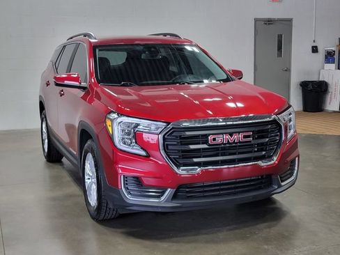 Used 2023 GMC Terrain SLE w/ Driver Convenience Package FWD image 4