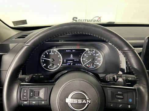 Used 2022 Nissan Pathfinder SV w/ SV Black Package FWD image 13