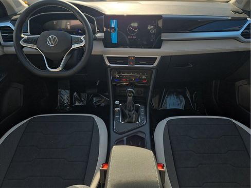New 2026 Volkswagen Taos SE image 13