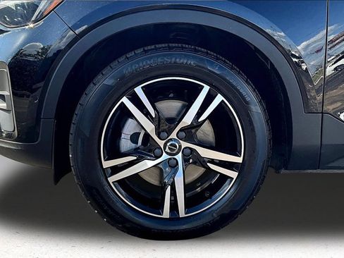 Used 2023 Volvo XC40 B5 Plus AWD/4WD image 34