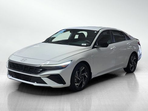 Certified 2025 Hyundai Elantra Sport FWD image 3