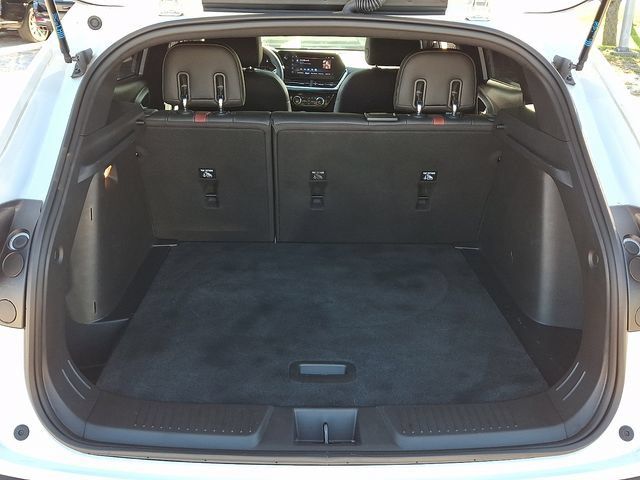 Used 2025 Chevrolet Trax RS w/ Sunroof Package FWD image 32