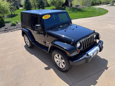 Used 2012 Jeep Wrangler Sahara w/ Connectivity Group AWD/4WD image 27