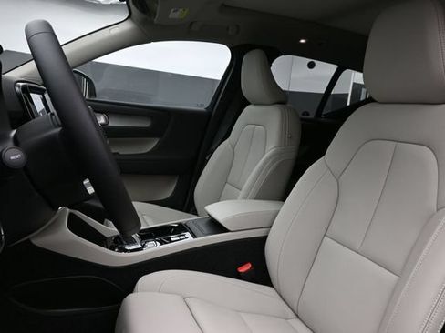 New 2026 Volvo XC40 B5 Plus w/ Protection Package Premier AWD/4WD image 10
