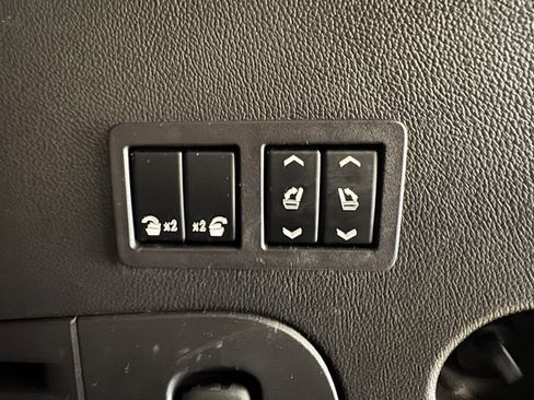 Used 2017 Cadillac Escalade Luxury AWD/4WD image 33