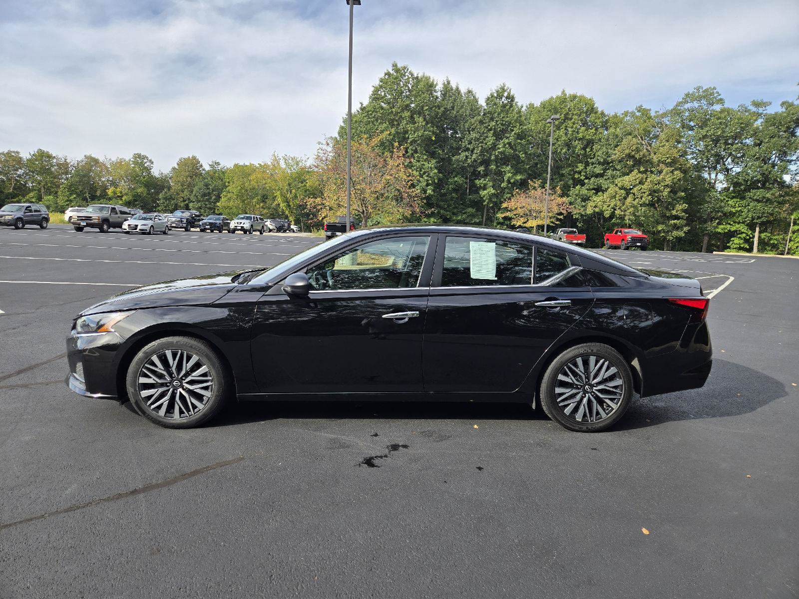 Used 2025 Nissan Altima 2.5 SV FWD image 5