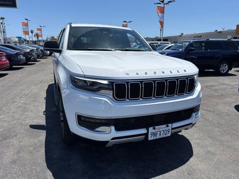 Used 2024 Jeep Wagoneer L Series II w/ Flexible Seating Group RWD image 8
