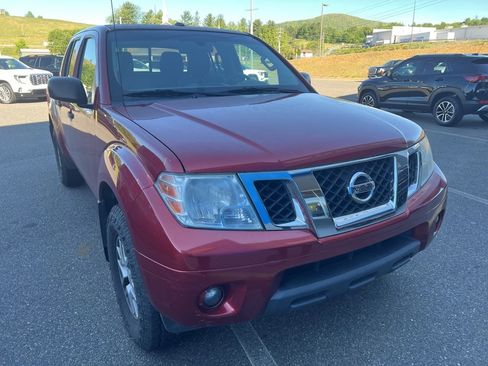Used 2014 Nissan Frontier SV w/ SV Value Truck Package AWD/4WD image 2