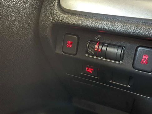 Used 2017 Subaru Crosstrek 2.0i Premium image 16