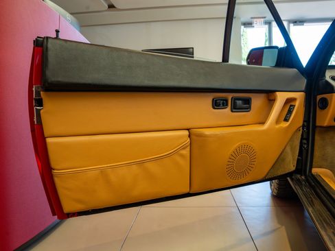 Used 1989 Ferrari Mondial T Cabriolet RWD image 8