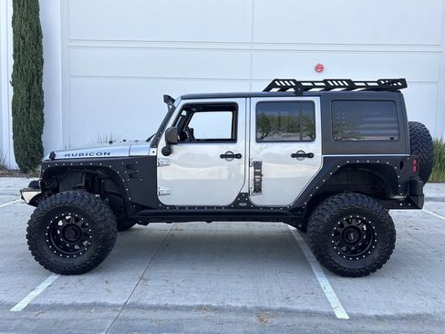 Used 2016 Jeep Wrangler Unlimited Rubicon AWD/4WD image 6