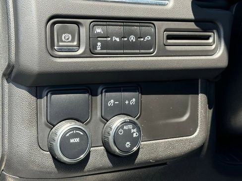 Used 2022 Chevrolet Suburban Premier RWD image 23