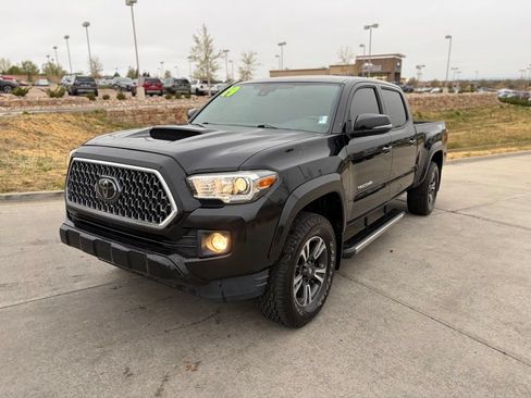 Used 2019 Toyota Tacoma TRD Sport w/ TRD Premium Sport Package AWD/4WD image 7