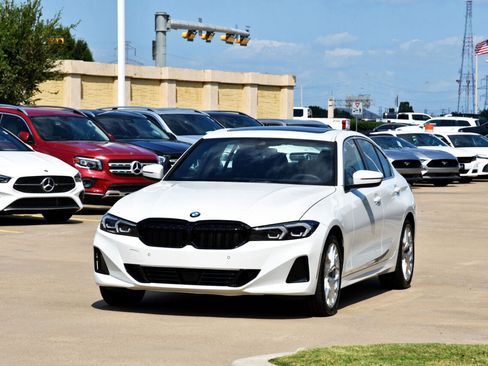 Used 2025 BMW 330i Sedan image 2