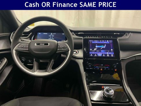 Used 2025 Jeep Grand Cherokee L Laredo AWD/4WD image 2