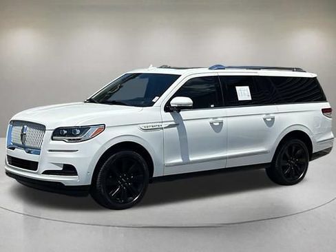 Certified 2024 Lincoln Navigator L Reserve AWD/4WD image 2