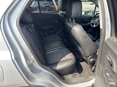 Used 2018 Chevrolet Trax LT w/ LT Convenience Package FWD image 28