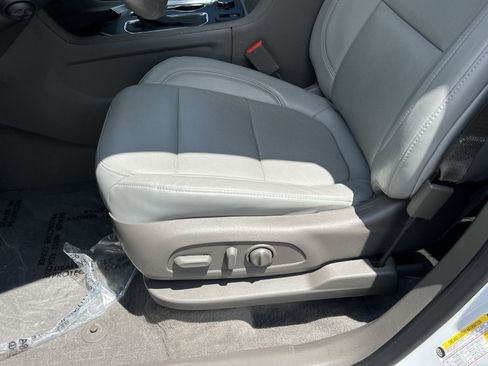 Used 2019 Chevrolet Traverse Premier w/ Driver Confidence II Package FWD image 11