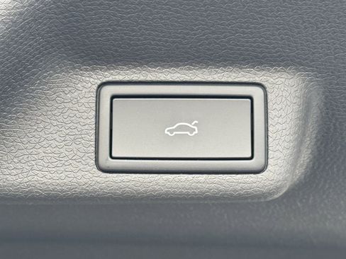 Used 2025 Volkswagen ID. Buzz 1st Edition image 44