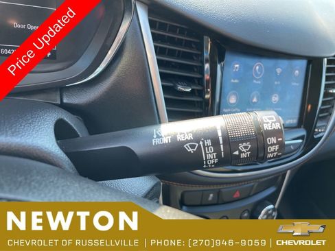 Used 2022 Chevrolet Trax LT AWD/4WD image 16
