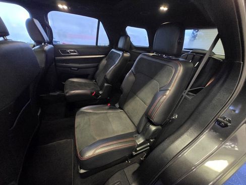 Used 2019 Ford Explorer XLT w/ Equipment Group 202A image 21