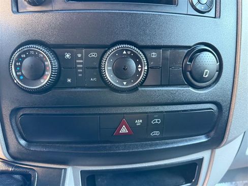 Used 2017 Mercedes-Benz Sprinter 2500 image 39