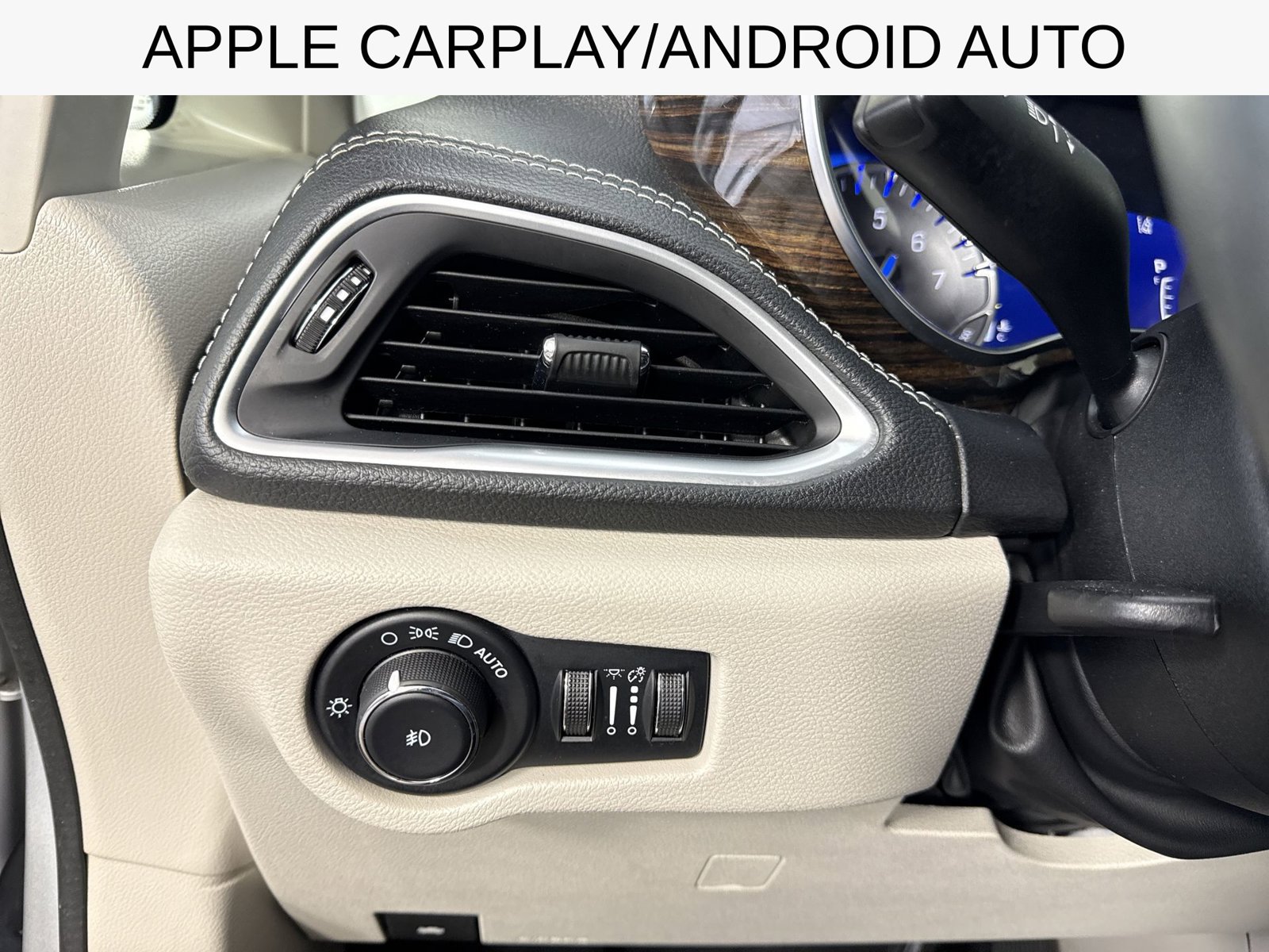Used 2023 Chrysler Pacifica Limited FWD image 14