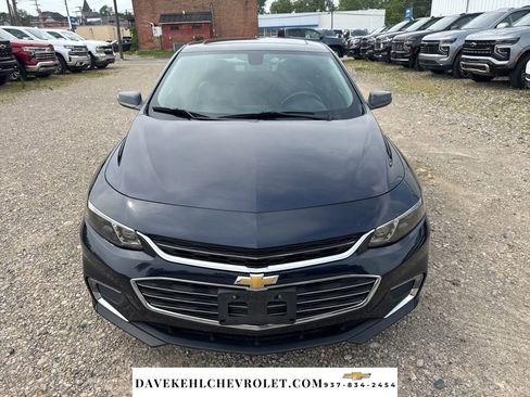 Used 2017 Chevrolet Malibu LT w/ Leather Package FWD image 8