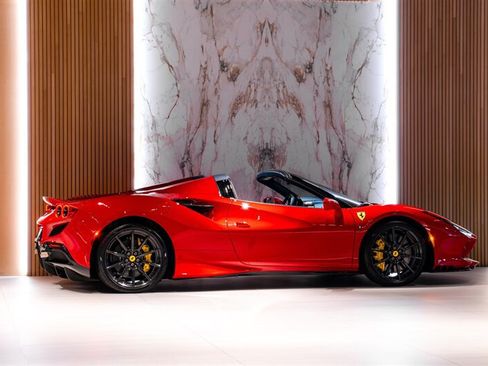 Used 2022 Ferrari F8 Tributo RWD image 5