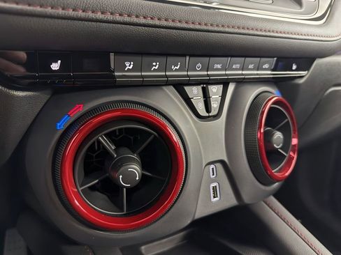 Used 2025 Chevrolet Blazer RS FWD image 17