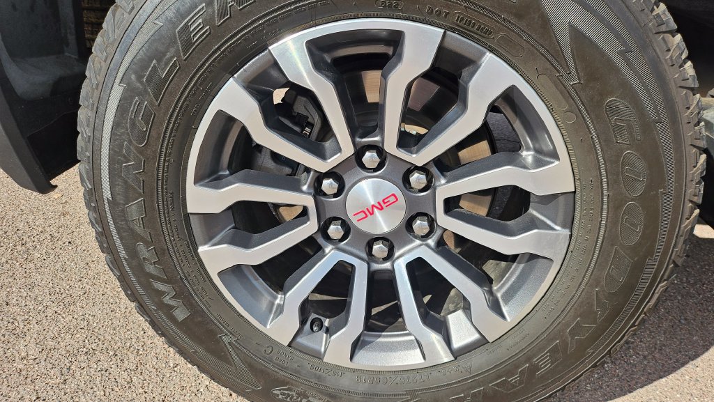 Used 2021 GMC Sierra 1500 AT4 w/ AT4 Premium Package AWD/4WD image 15
